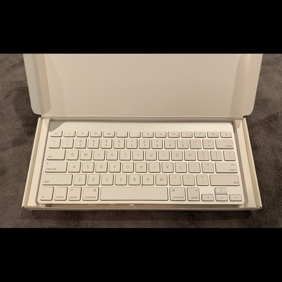 Apple Wireless Keyboard - Picture 2 of 5